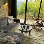 Pinecone Lodge, River Garden Apartment