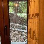 Pinecone Lodge, River Garden Apartment *