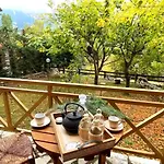 Pinecone Lodge, River Garden Apartment *