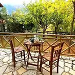 Pinecone Lodge, River Garden Apartment