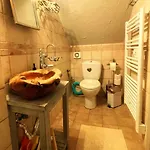 Pinecone Lodge, River Garden Apartment