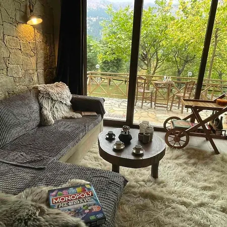 Pinecone Lodge, River Garden Apartment