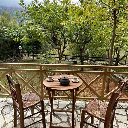 Lejlighed Pinecone Lodge, Wellness Garden Eptálofos