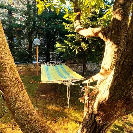 Pinecone Lodge, River Garden