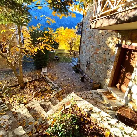 Pinecone Lodge, River Garden Apartment Eptalofos
