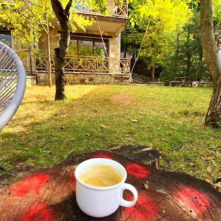 Pinecone Lodge, Wellness Garden Lejlighed Eptálofos