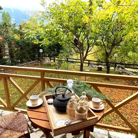 Pinecone Lodge, River Garden Apartment *