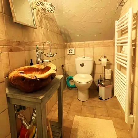 Pinecone Lodge, River Garden Apartment
