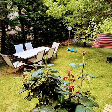 Pinecone Lodge, River Garden *